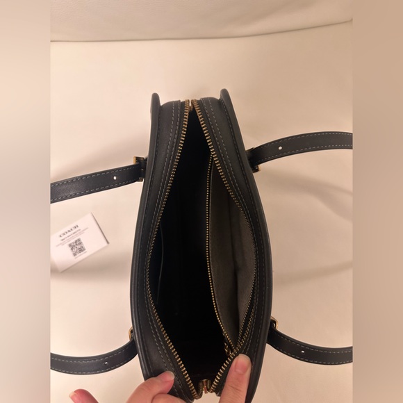 Coach Swing Zip - Picture 5 of 7